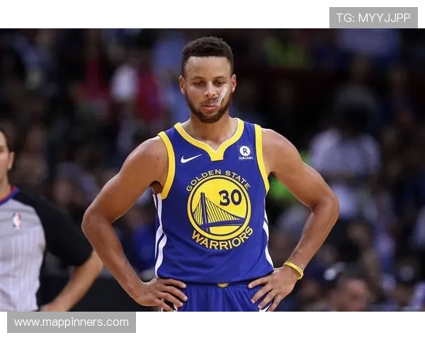 无球跑位拉开空间，伯德较库里更擅组织